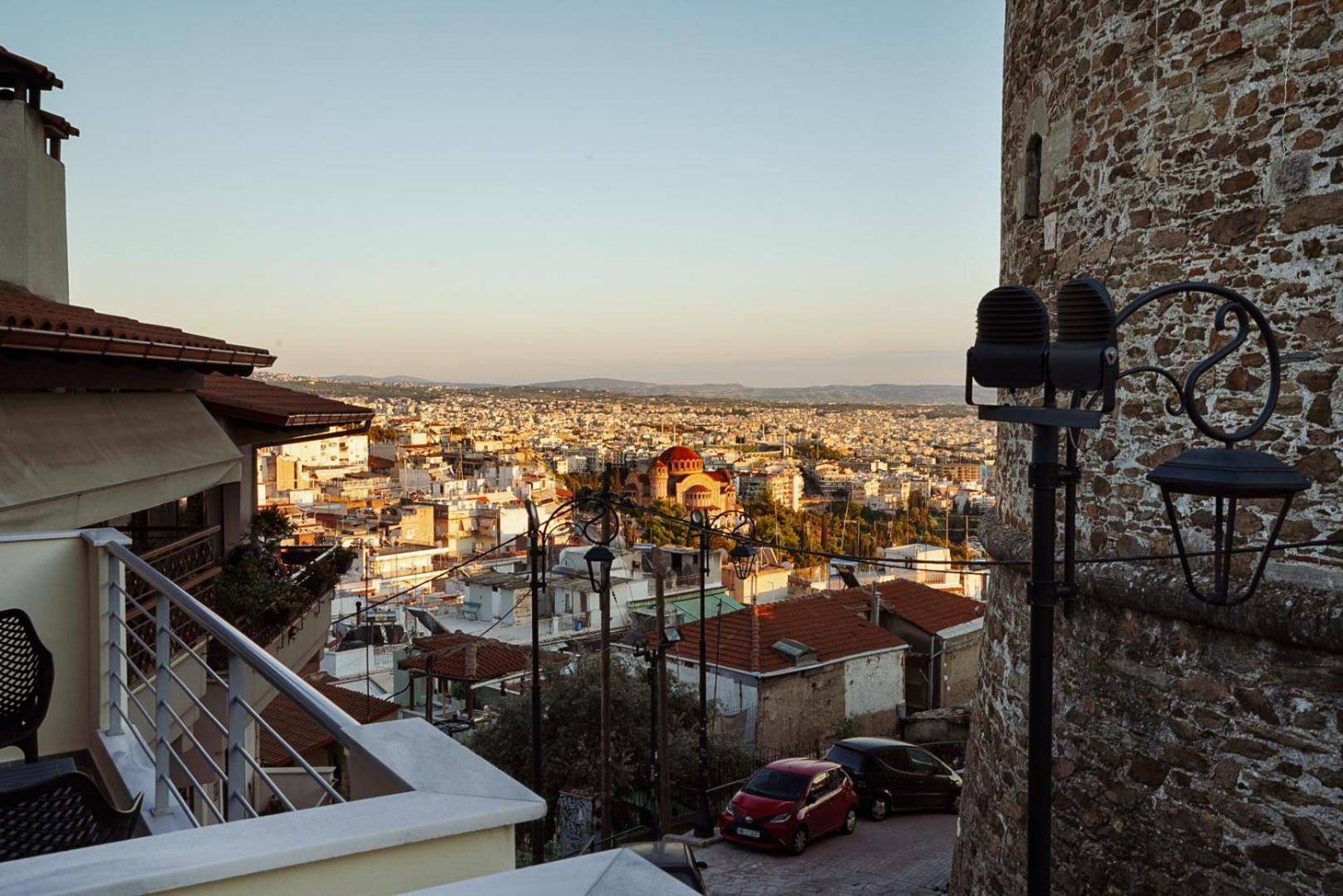 Beyond The Castle Apartment Thessaloniki Exterior photo