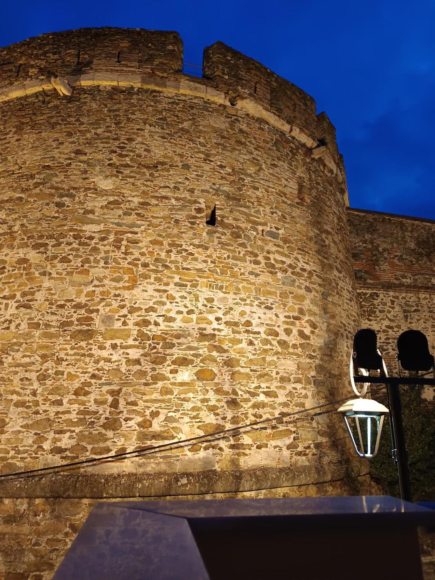 Beyond The Castle Apartment Thessaloniki Exterior photo