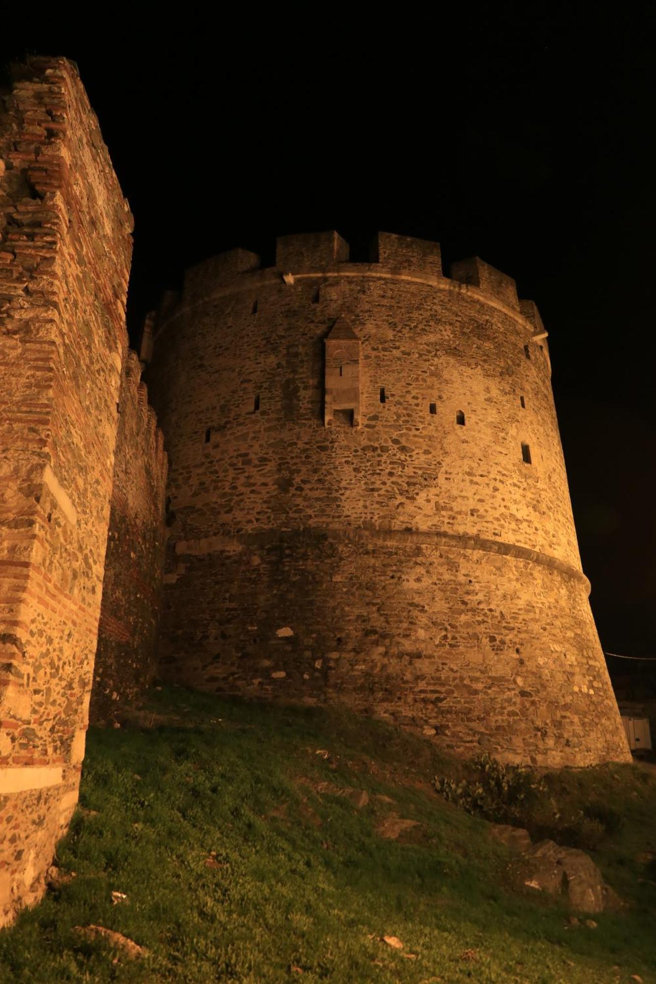Beyond The Castle Apartment Thessaloniki Exterior photo