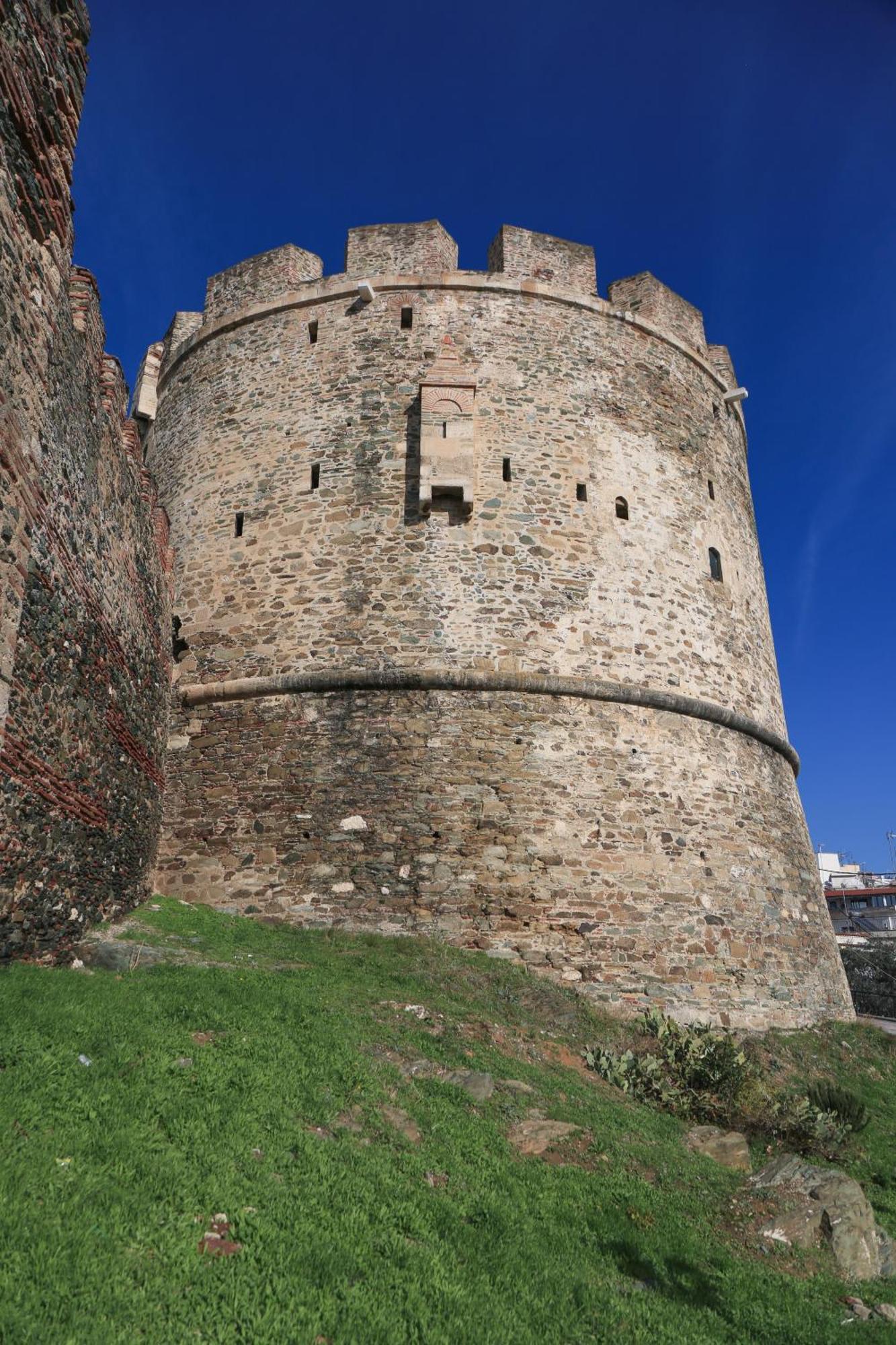Beyond The Castle Apartment Thessaloniki Exterior photo